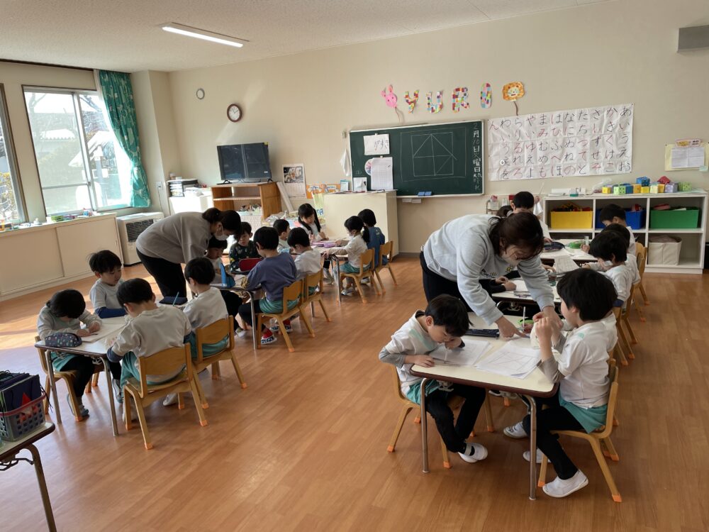 ゆり組さん　定規をつかって